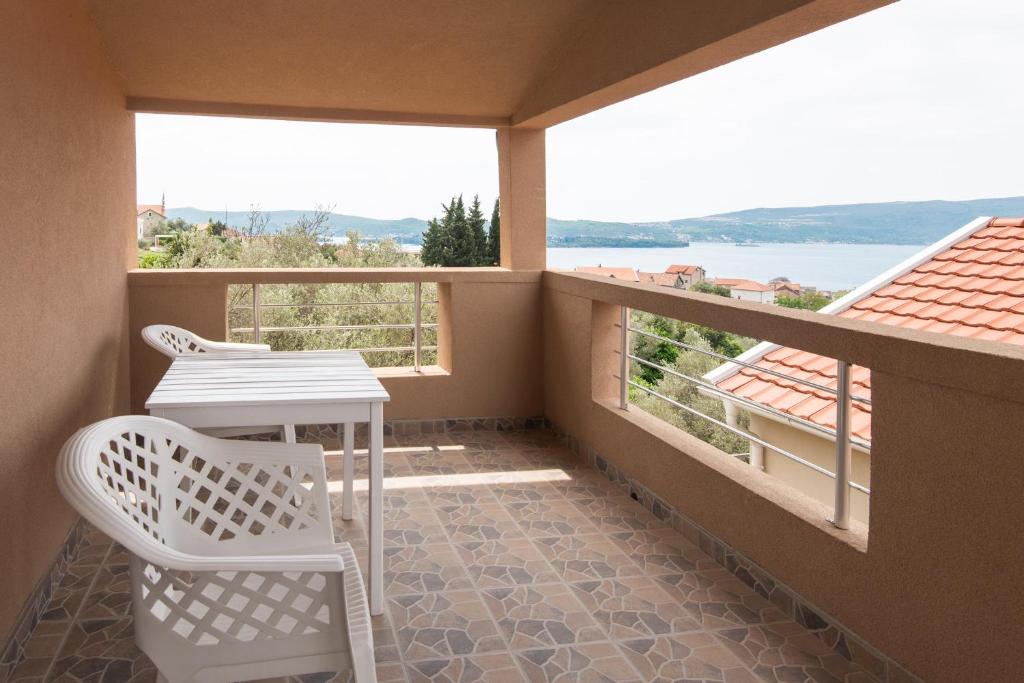 Hillside Vista Apartments - 2