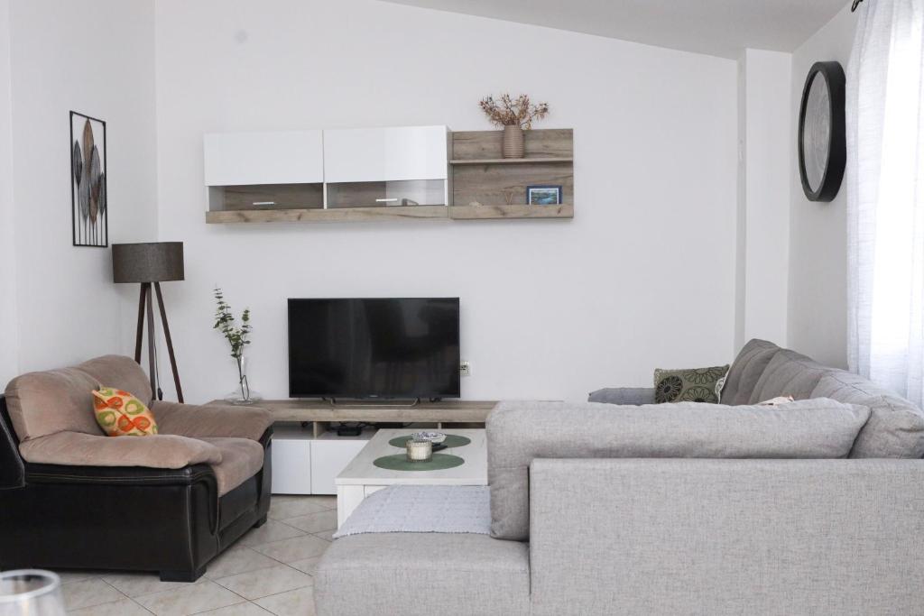 3-Bedroom Apartment With Panoramic Bay Views - 3