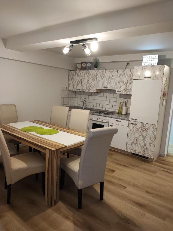 FeWo Planer Altstadtwohnung mit Terrasse & Parkplatz - 2
