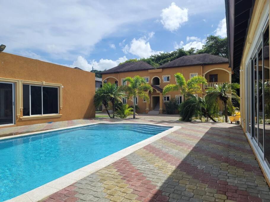 Serenity Escape Apt 5, Runaway Bay