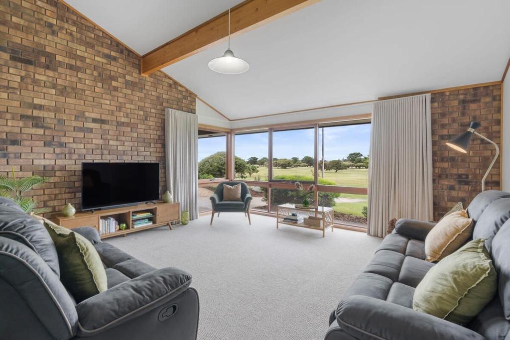 42 Billabong - A Slice of Heaven - Dog Friendly - Golf Course - Linen Included, Goolwa South