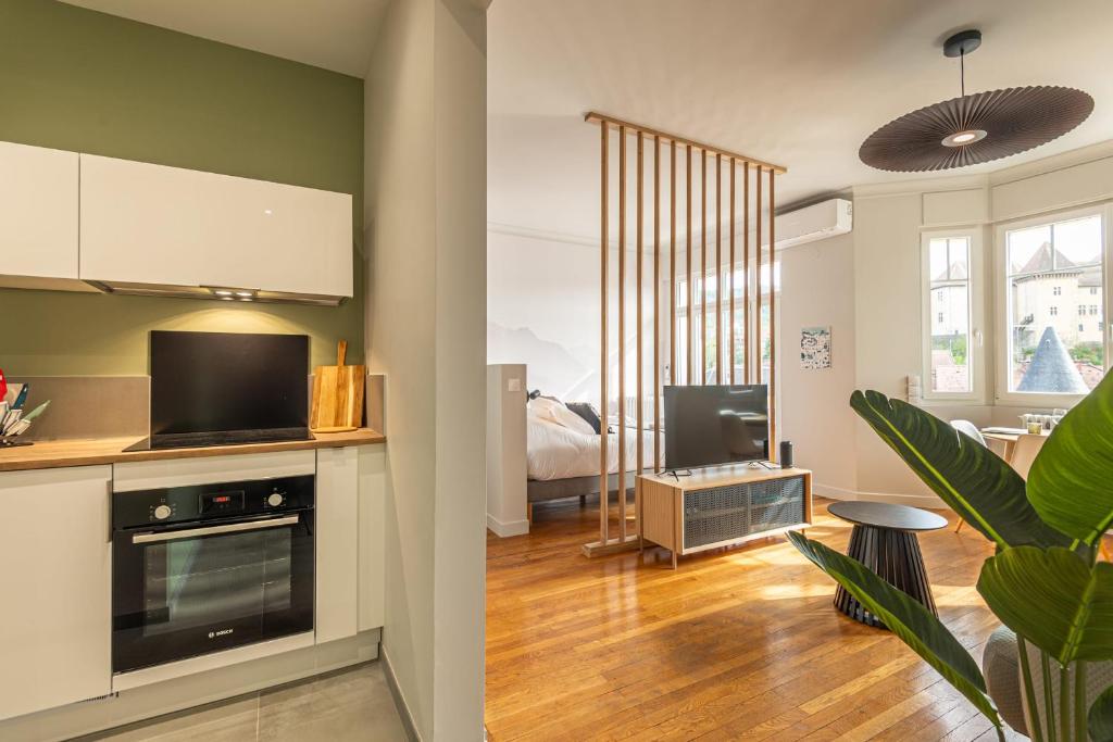 PANORAMIC SUITE - SUPERB flat in the heart of the old town 5 stars - 5