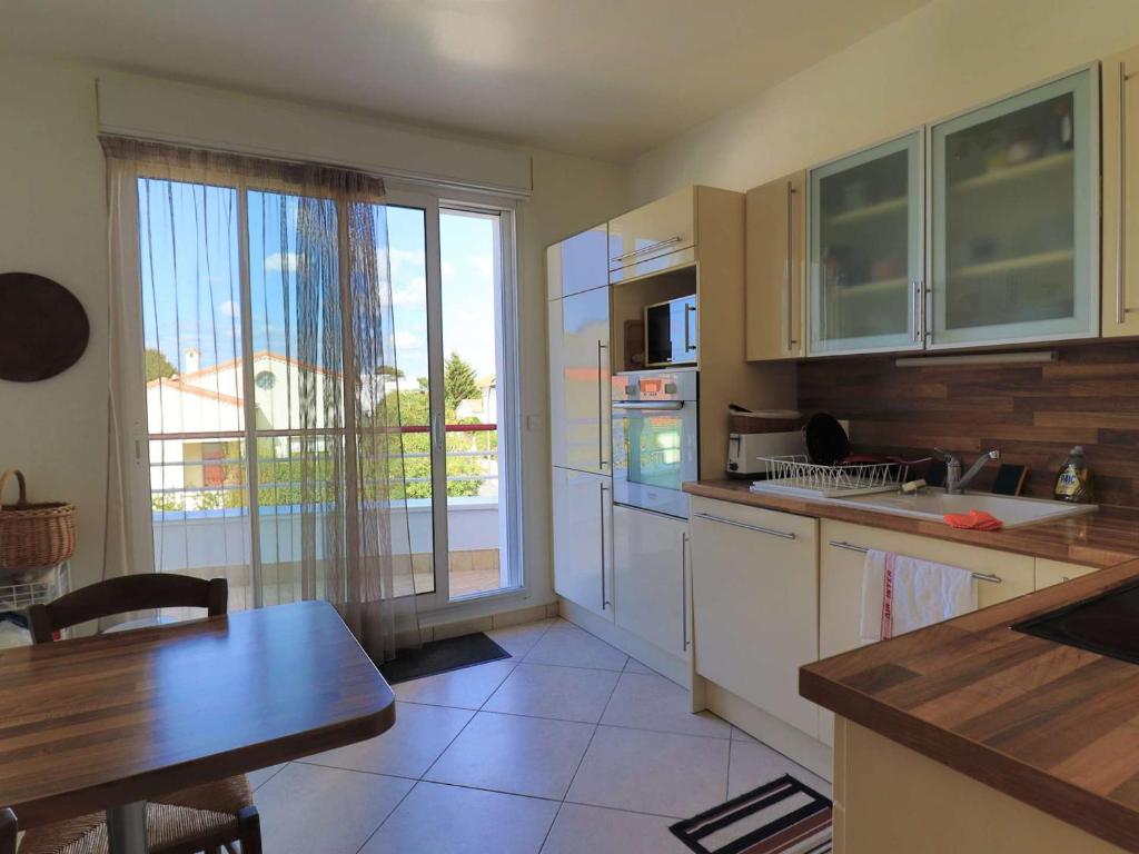 Appartement lumineux et spacieux avec terrasses et ascenseur en centre-ville de Royan - FR-1-494-182 - 4