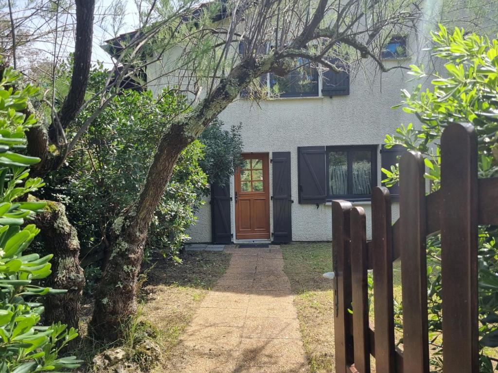Villa à Seignosse: Plage à pied, Terrasse, 3 Chambres, Quartier calme - 2