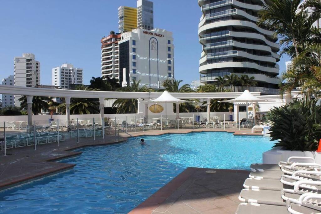 スイミングプール