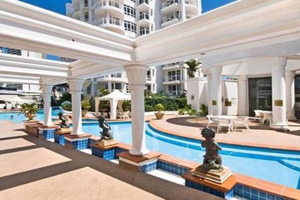 スイミングプール