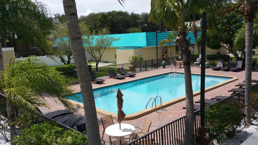 Days Inn by Wyndham Fort Pierce Midtown photo