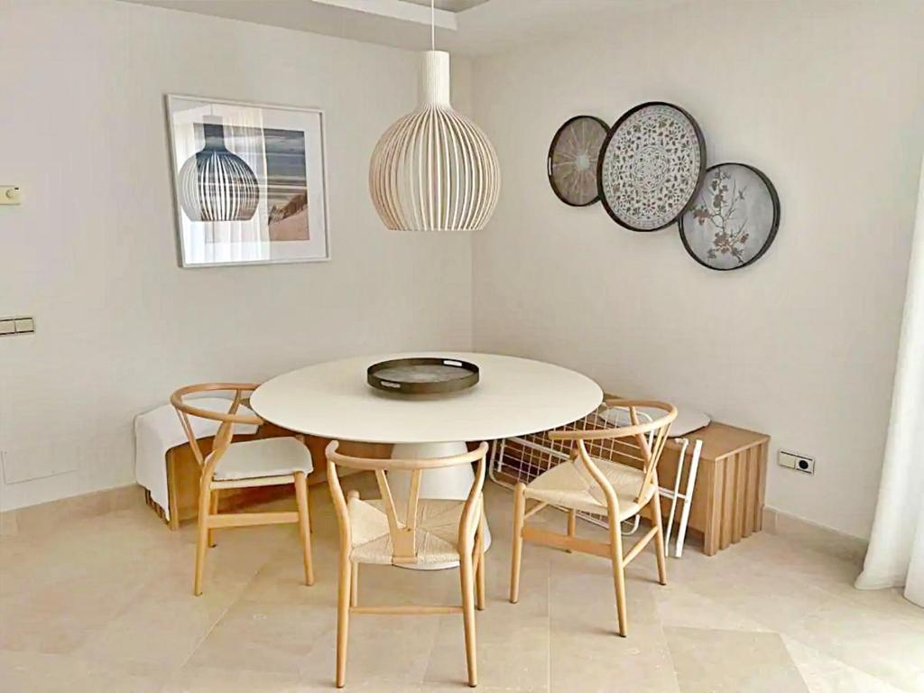Luxury 4 BD Penthouse with Private Pool by Hostlovers - 3
