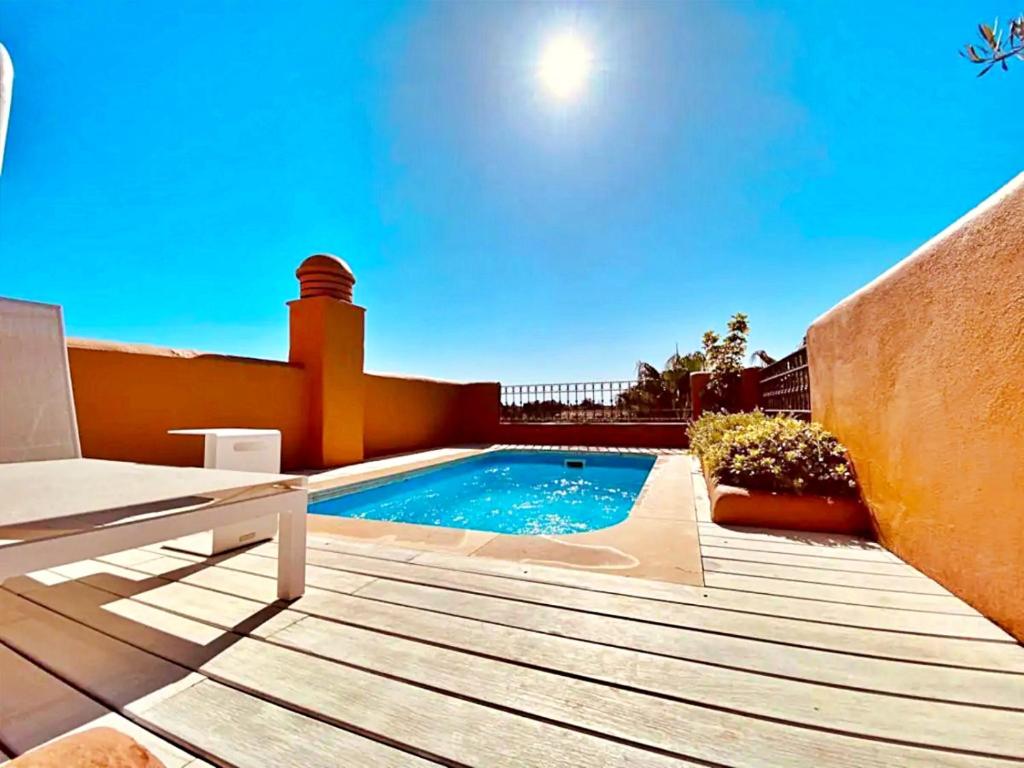 Luxury 4 BD Penthouse with Private Pool by Hostlovers - 2