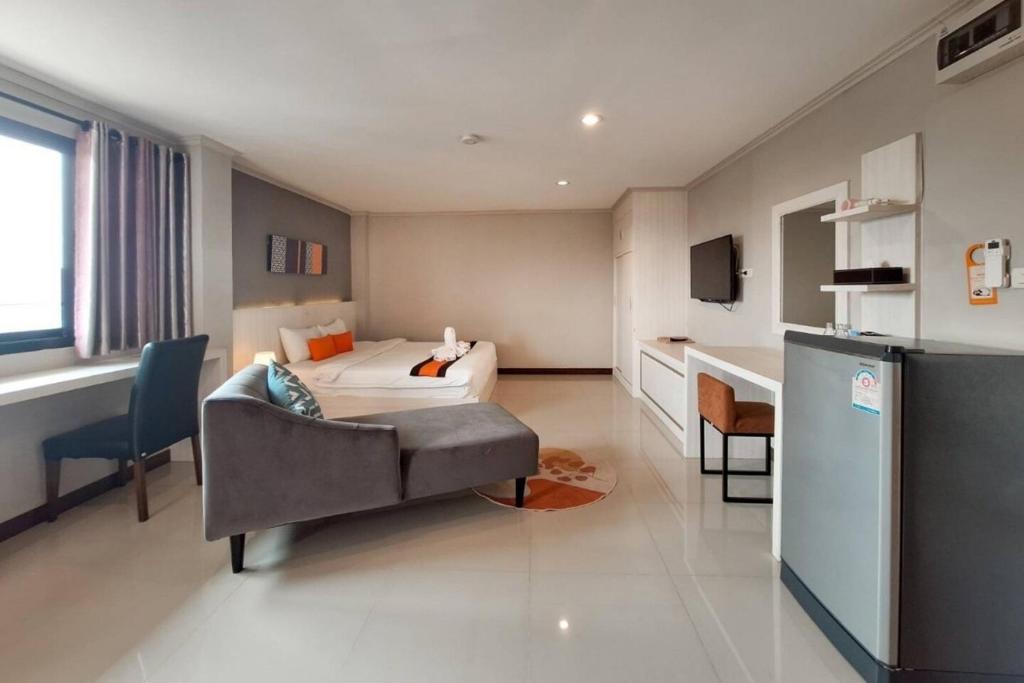 Shared lounge/TV area