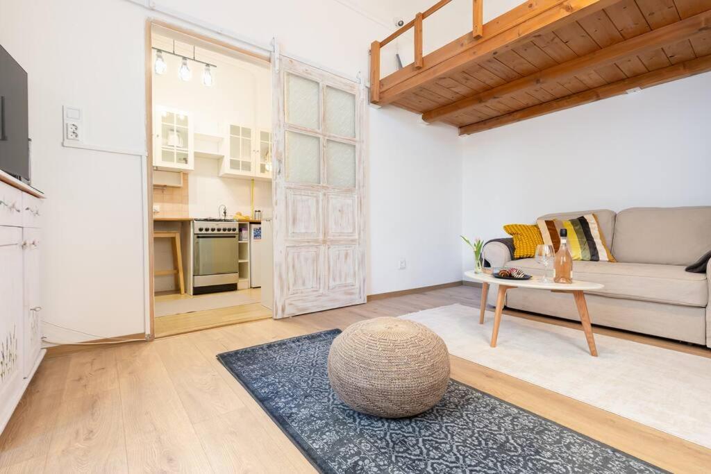 Dizsu's 2, Budapest