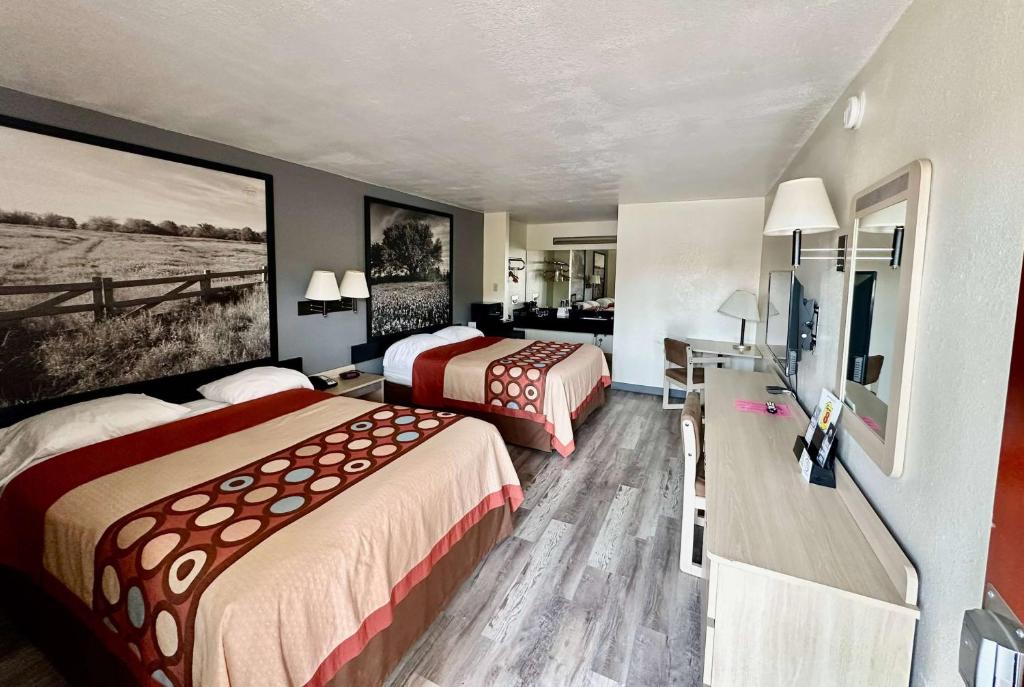 Super 8 by Wyndham Athens TX, Athens