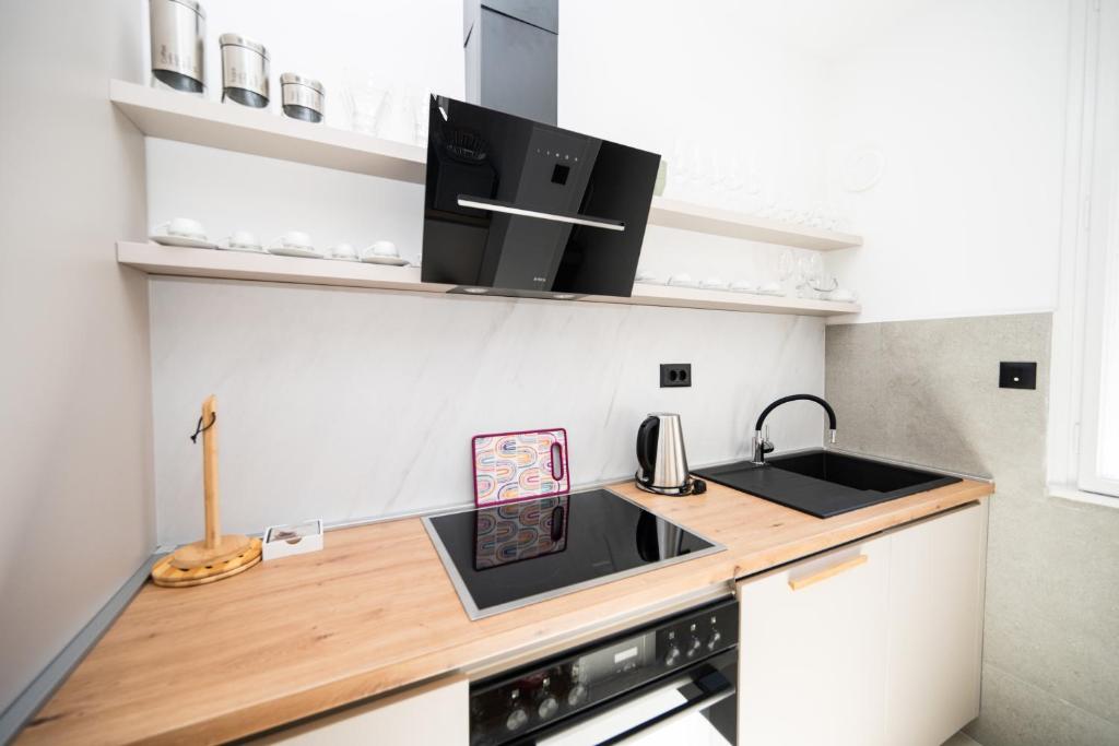 Design 150m2 Three-Bedroom Apartment - Titova Street - 5