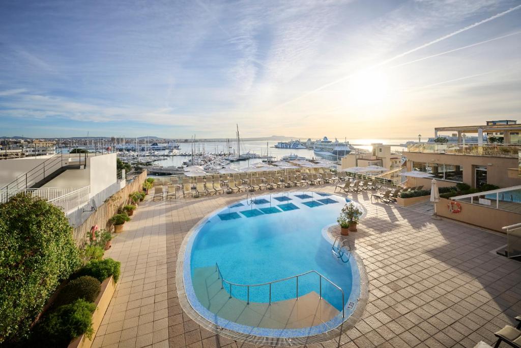 สระว่ายน้ำ