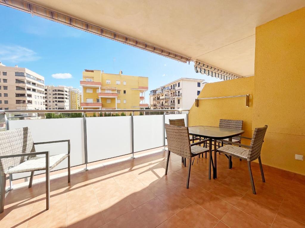 Global Properties, Piso practico, con terraza y piscina en la playa de Canet, Canet de Berenguer