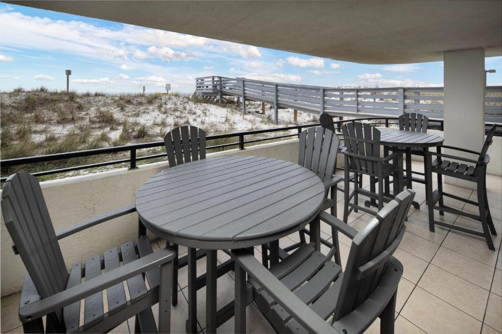 Nautilus 1101 - 3 BR/ 2 1/2 BA Ground Floor on the Beach - Free Beach Service March to October, Fort Walton Beach