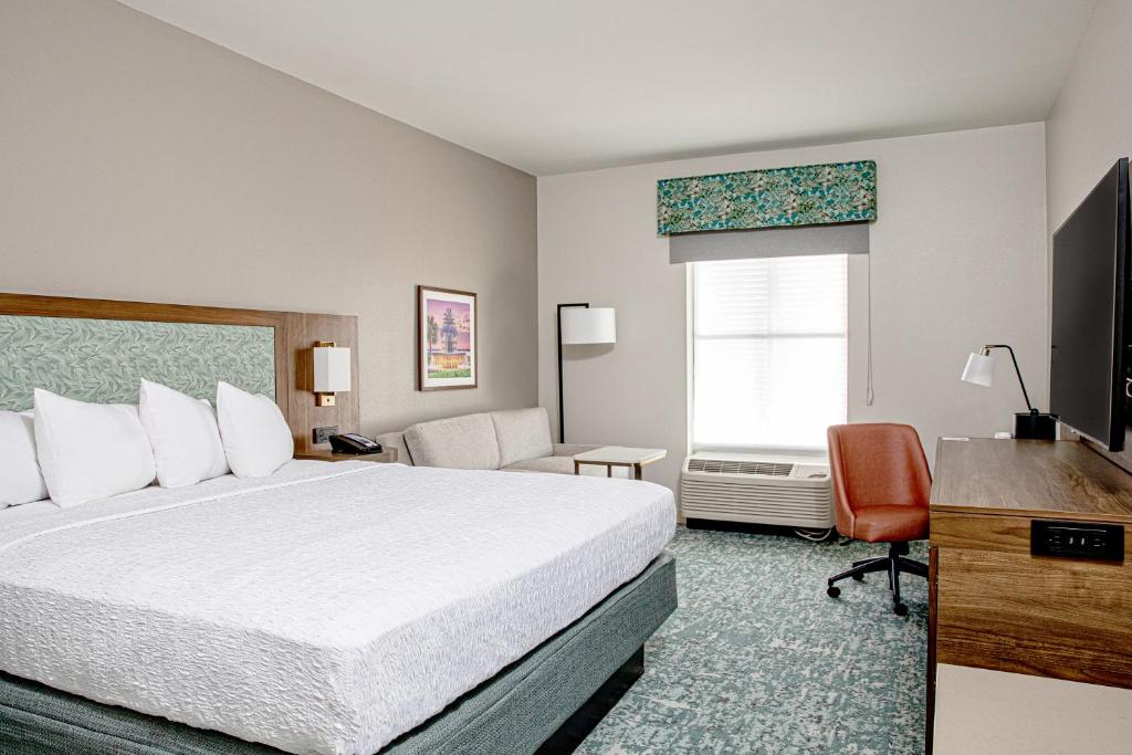 Hampton Inn & Suites Charleston-West Ashley