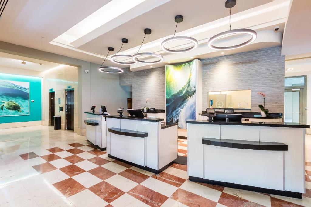 フロント・ロビー