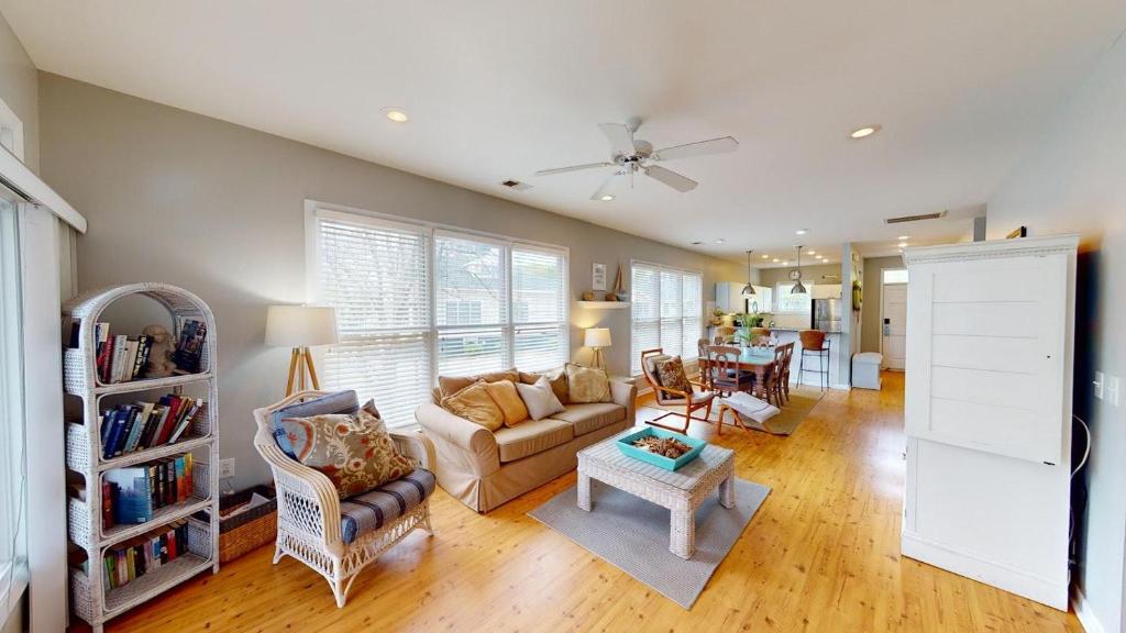 Relaxing Retreat by the Lake, Pawleys Island