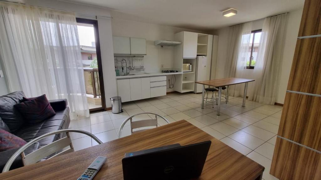 apt quarto e sala com sofá cama 46m2- Life Resort - piscina e beira lago