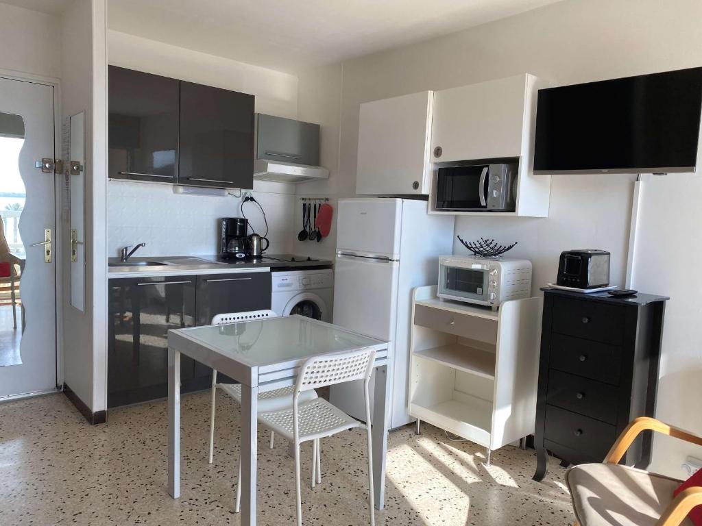 Bel appartement T1 avec vue dégagée, loggia, ascenseur et wifi à Balaruc-les-Bains - FR-1-553-102 - 2