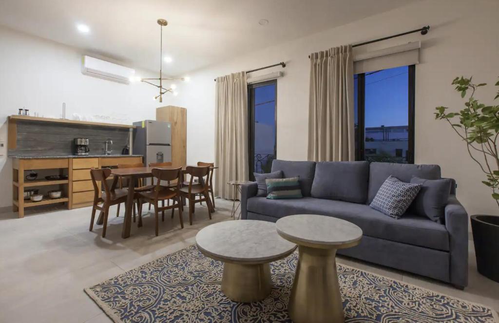 Departamentos & Villa Monarka, 1 Block from Malecon! - 4
