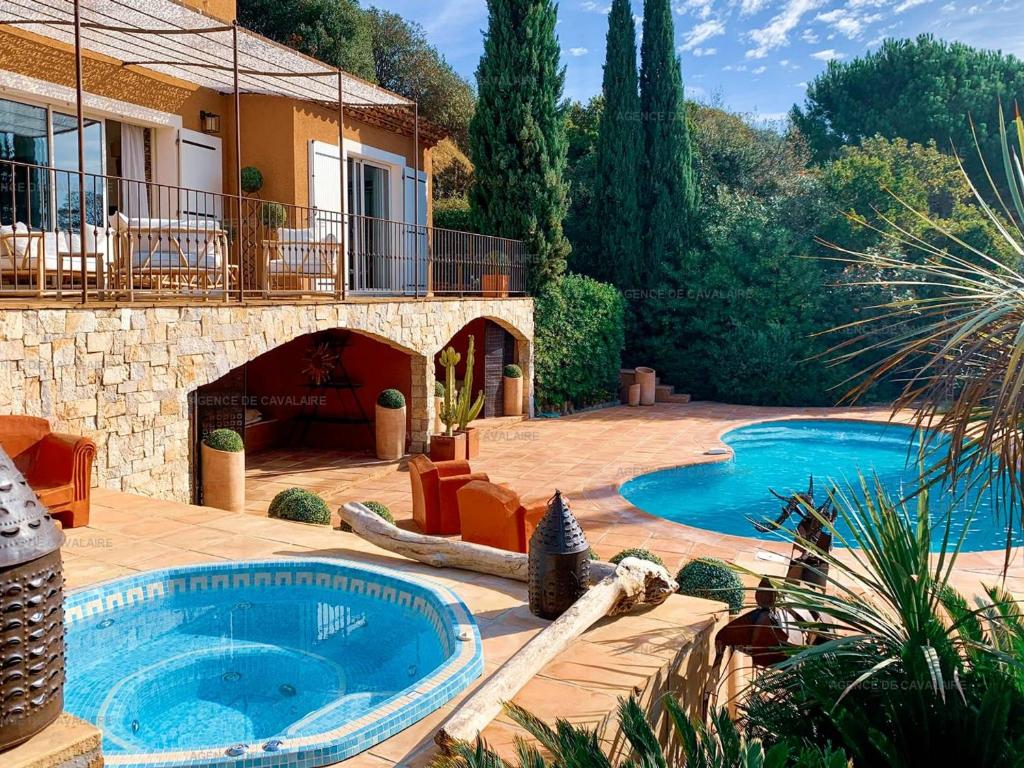 Villa avec piscine, jacuzzi et vue mer à Cavalaire - FR-1-100-265 - 2