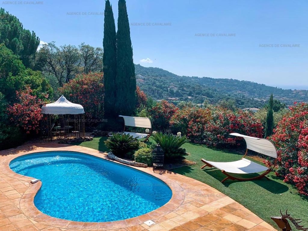 Villa avec piscine, jacuzzi et vue mer à Cavalaire - FR-1-100-265 - 3