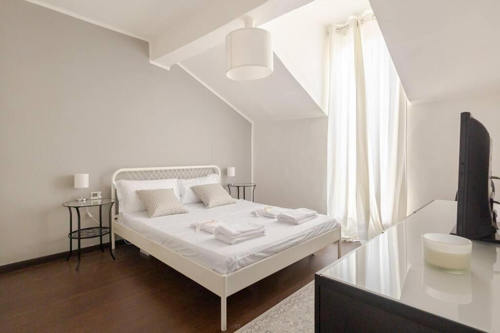 Sky-view flat in Milan, Milán