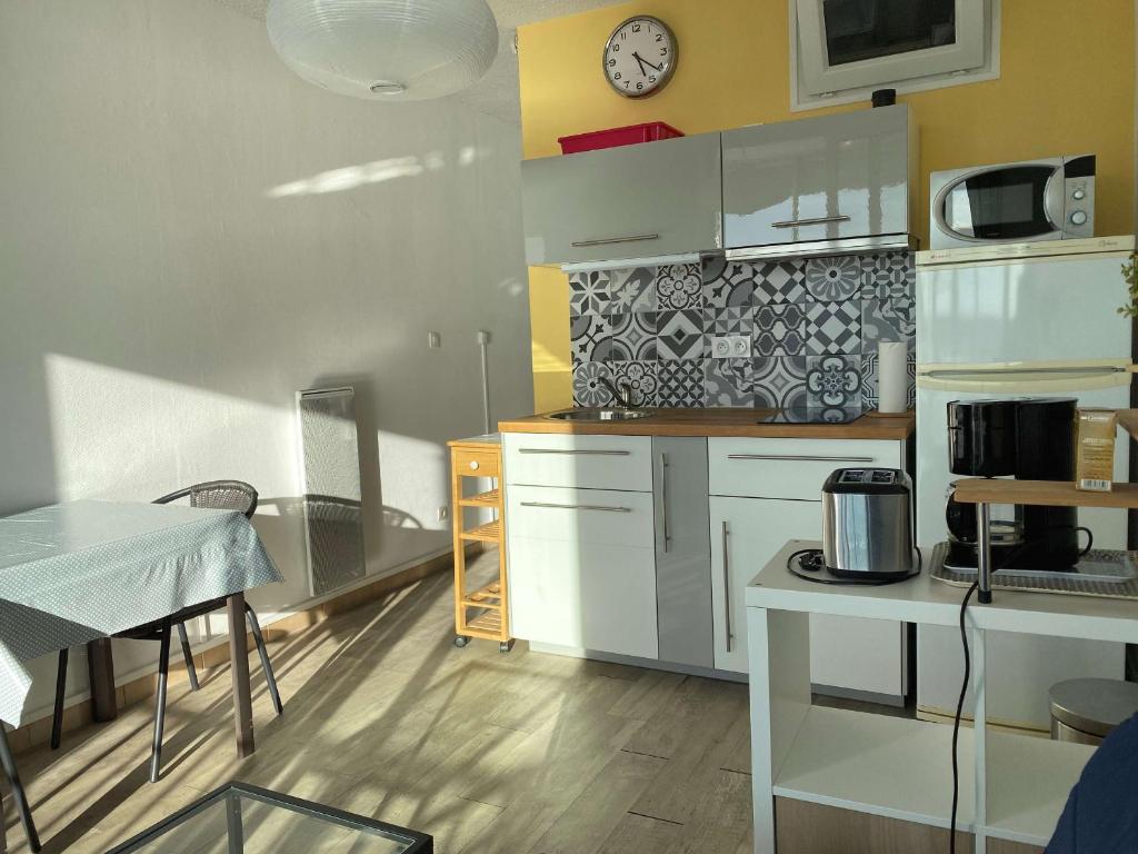 T2 avec Loggia et Wifi à Balaruc-les-Bains - FR-1-553-169 - 5