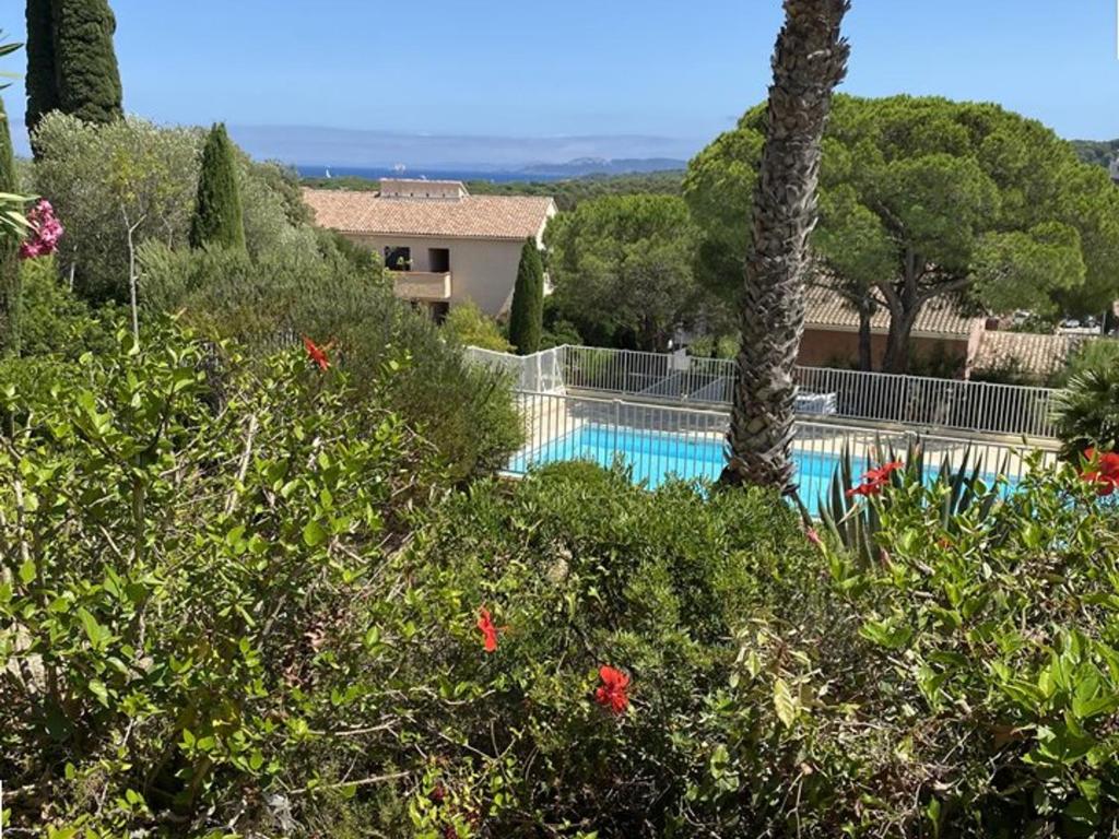 Charmant T2 à Giens avec grande terrasse, piscine et à proximité des plages - FR-1-335-160 - 1