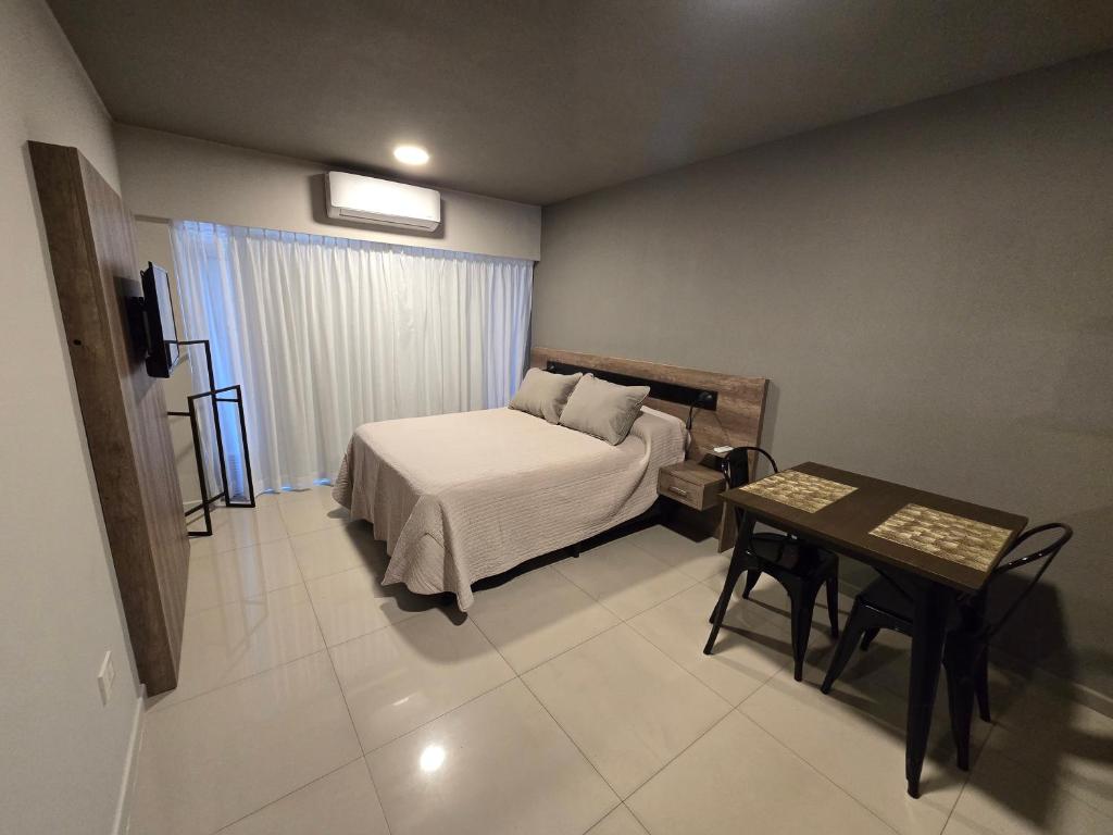 Maipú y Avenida Pellegrini con Parking privado opcional - 1