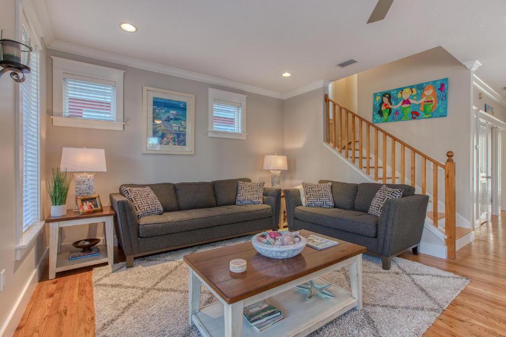 50 yards to the Seacrest lagoon Pool, Walking distance to the beach!, Rosemary Beach