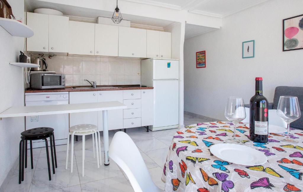 Awesome Apartment In Torrevieja - 4