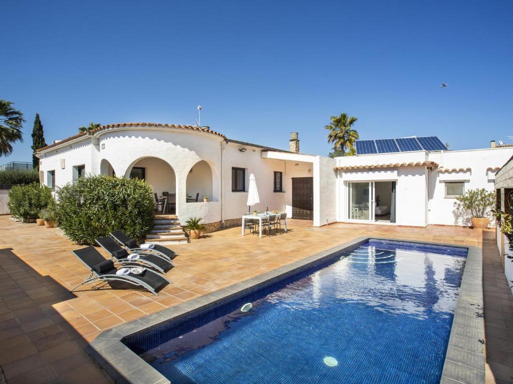 Casa con piscina, 5 dormitorios, cerca de la playa y centro - HISP-288-49 - 2