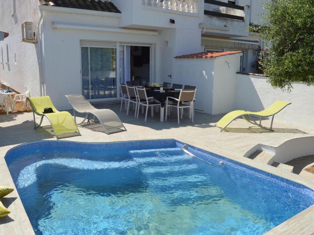 Casa con Piscina, Amarre y Aire Acondicionado para 8 Personas en Zona Tranquila de Empuriabrava - HISP-288-36 - 4
