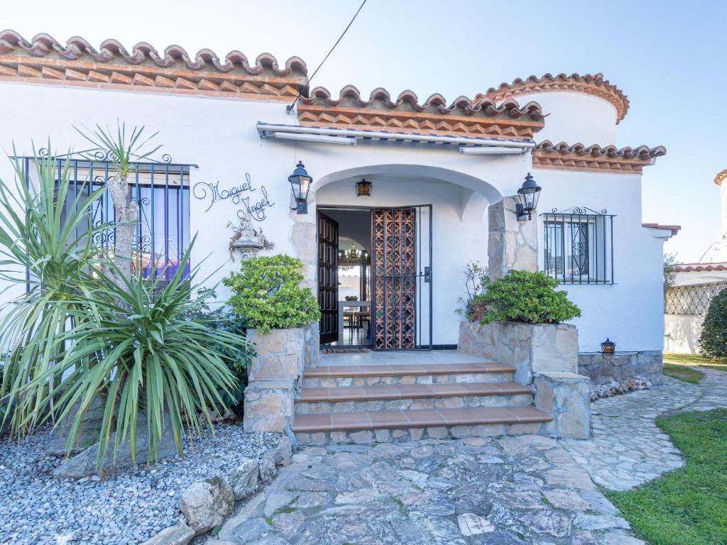 Casa con Piscina, Gran Amarre y 4 Dormitorios en Castelló d'Empúries - HISP-288-53 - 2