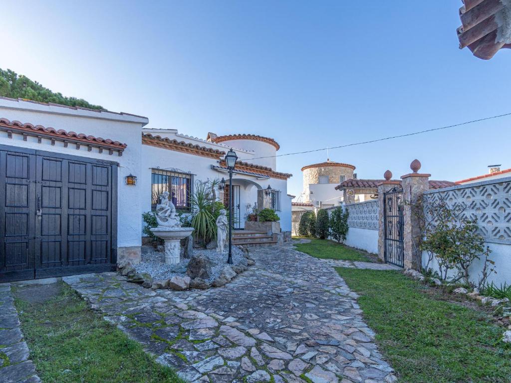 Casa con Piscina, Gran Amarre y 4 Dormitorios en Castelló d'Empúries - HISP-288-53 - 4