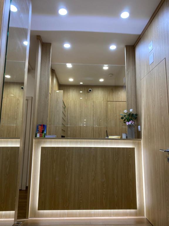 Front desk [24-hour]