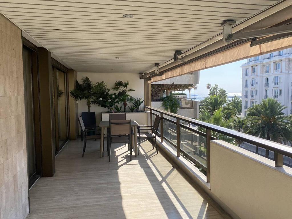 Cannes Croisette - Appartement 3 Pièces Résidence GRAY D'ALBION - 1