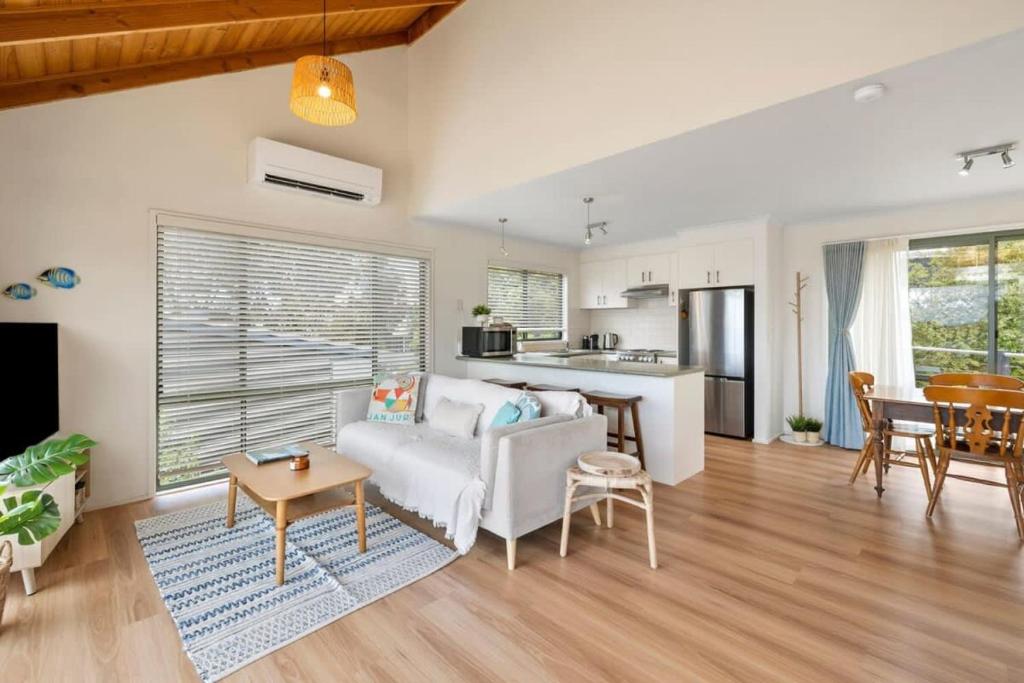 Jan Juc Ocean Views And Sunshine, Torquay