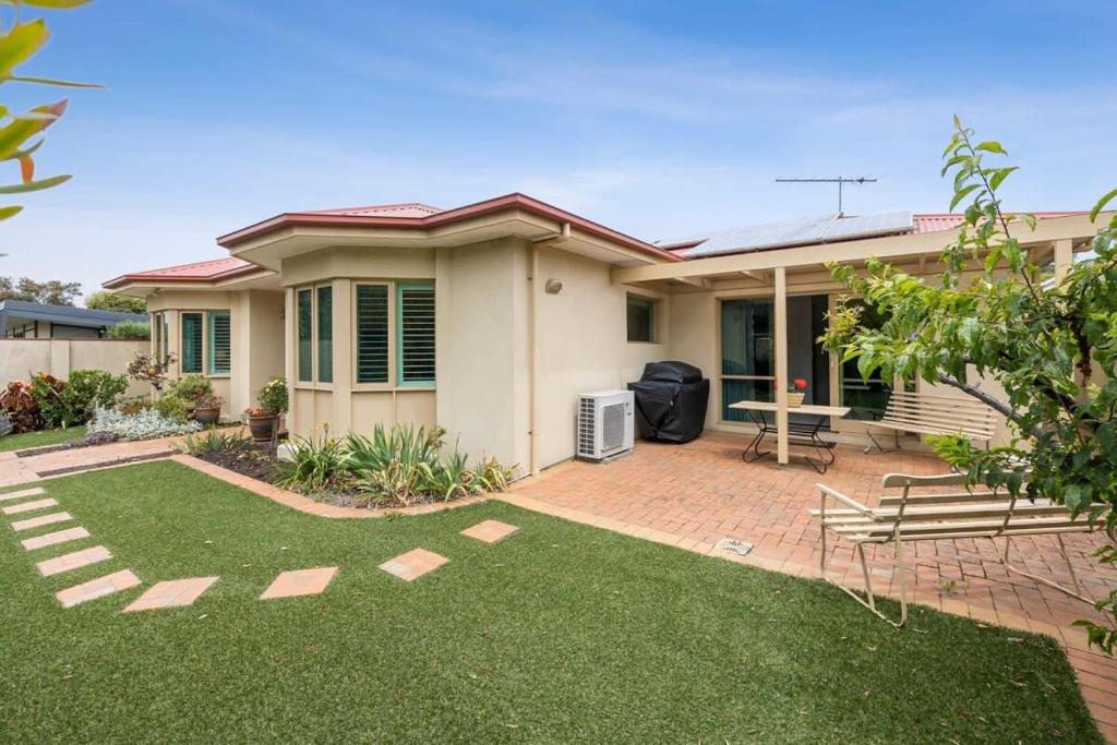 Seaside Strolls - Steps to Torquays Cafes and Beaches, Torquay