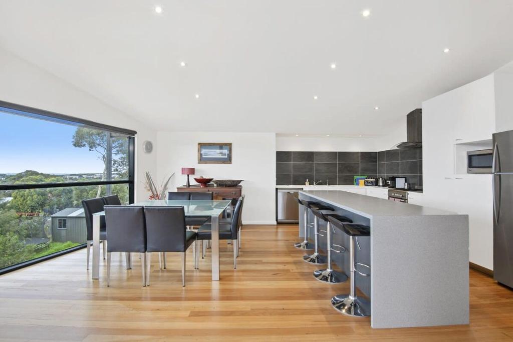 Seaview Sanctuary Jan Juc Distant Ocean View, Torquay