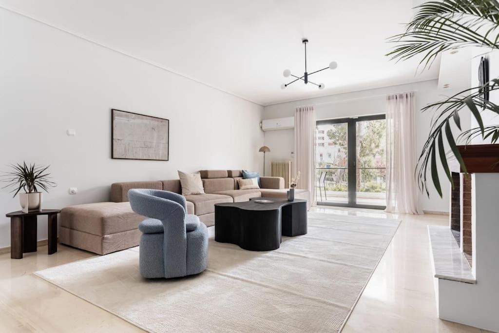 Chic & Luminous 3BR Apartment in Kifisia by UPSTREET, Athen