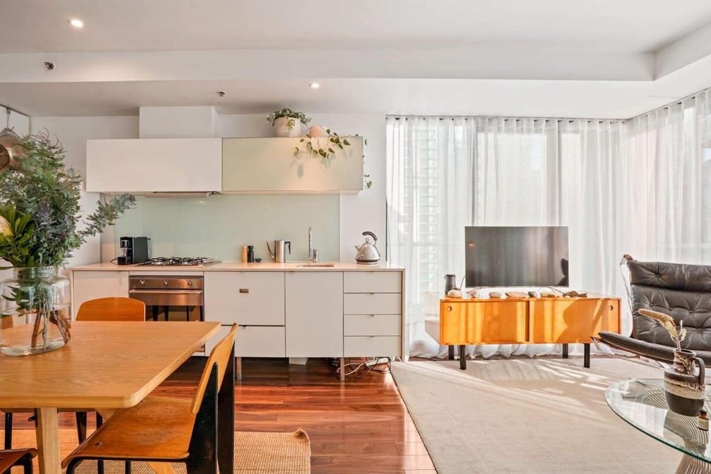 Sophistication on Spencer 2BR 20th Floor Apt, Melbourne