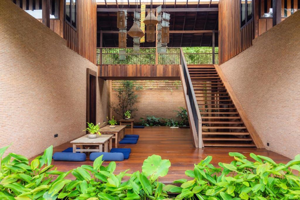 フロント・ロビー