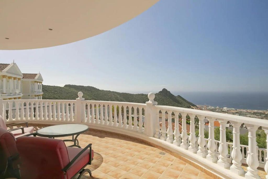 Villa Athena with private heated pool and sea views - 5