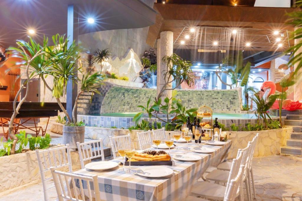 Wabi Sabi Villa * Ho Boi Thac Nuoc 140 m2 * Phong Karaoke Thuy Cung