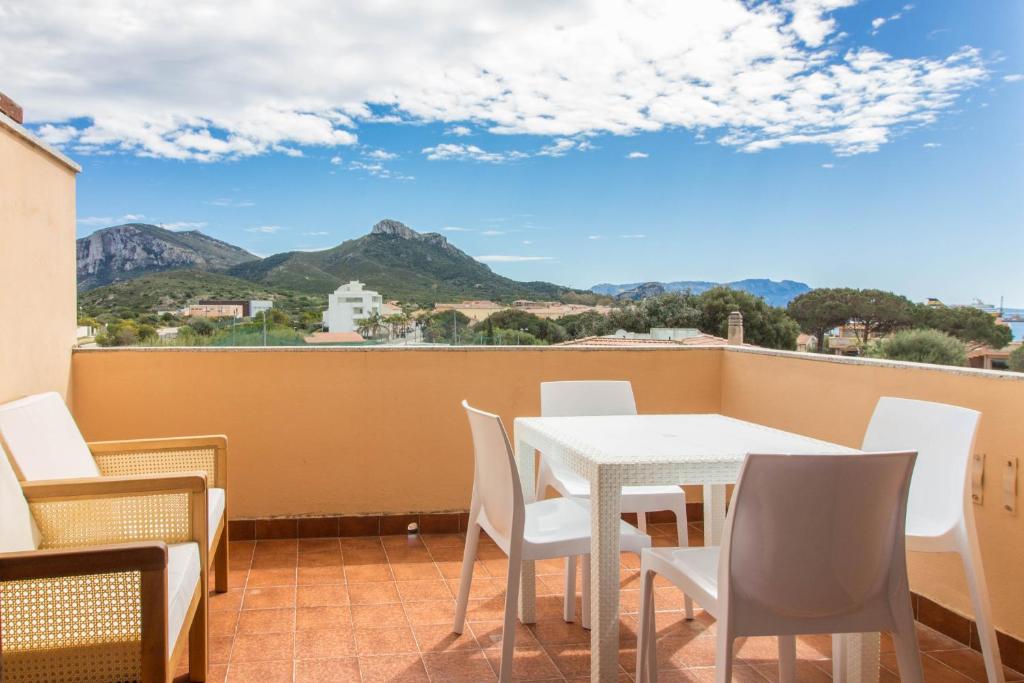 GuestHost - Golfo Aranci Sunny Retreat Apartment with Terrace! - 1
