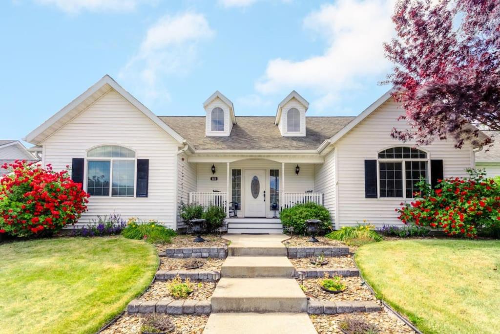 Family Home With Pool Table - Fall Weekly Savings, Post Falls